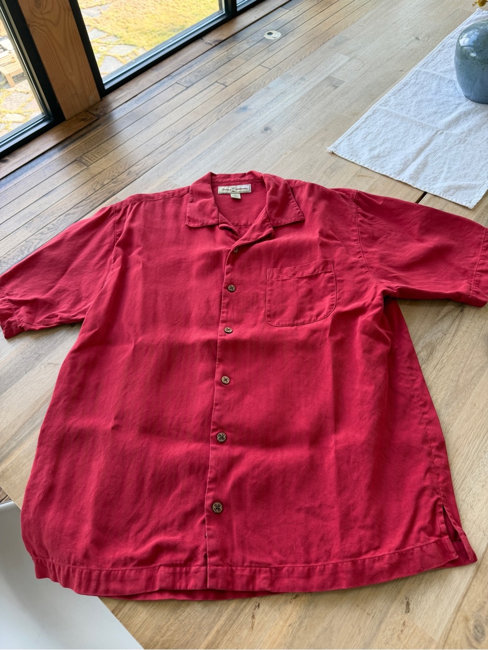 Tommy Bahama Size Medium Red Short-Sleeve Button-Up Shirt 100% silk